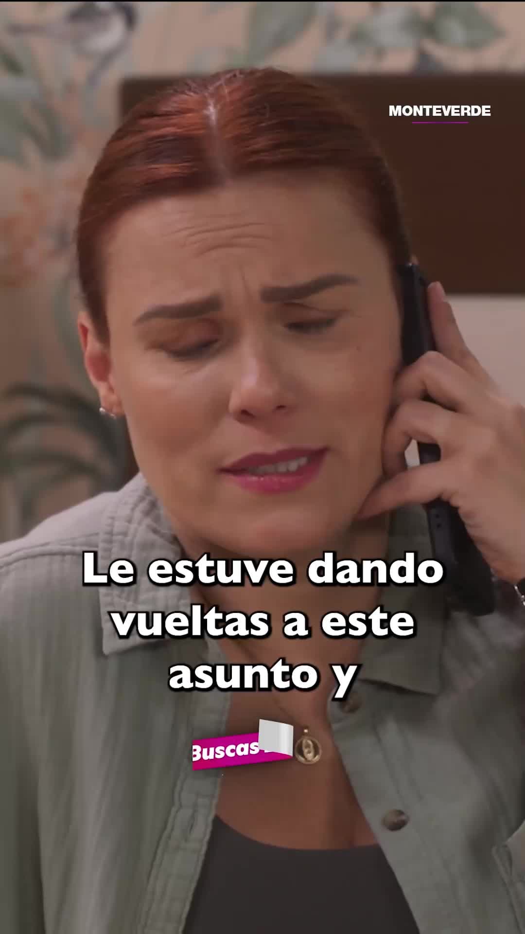 Sara se arrodilla a los pies de Carlos