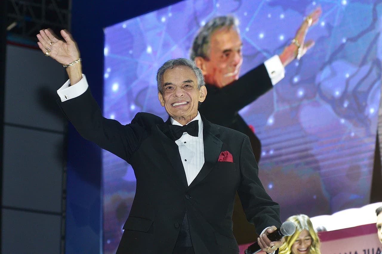 Este sábado 28 de septiembre se confirmó la muerte de José José a los 71 años edad en un hospital de Miami, Florida, a dos años de darse a conocer que padecía cáncer de páncreas. Famosos como Marco Antonio Solís, Carlos Rivera, Gloria Estafan y Alejandro Fernández lamentaron su partida a través de redes sociales.