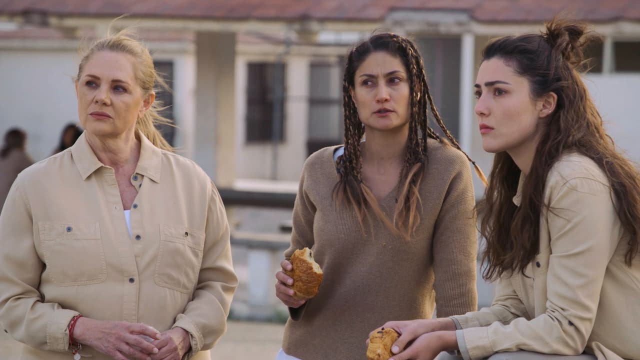 Martha protege a Lorena de la maldad de Lisset