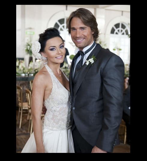 Angelique Boyer catapultó su carrera luego de protagonizar ‘Teresa’, personaje ambicioso que buscó hacer de todo por alcanzar un alto estatus social, dejando de lado al amor de su vida ‘Mariano’ (Aarón Díaz), para casarse con ‘Arturo’ (Sebastián Rulli).