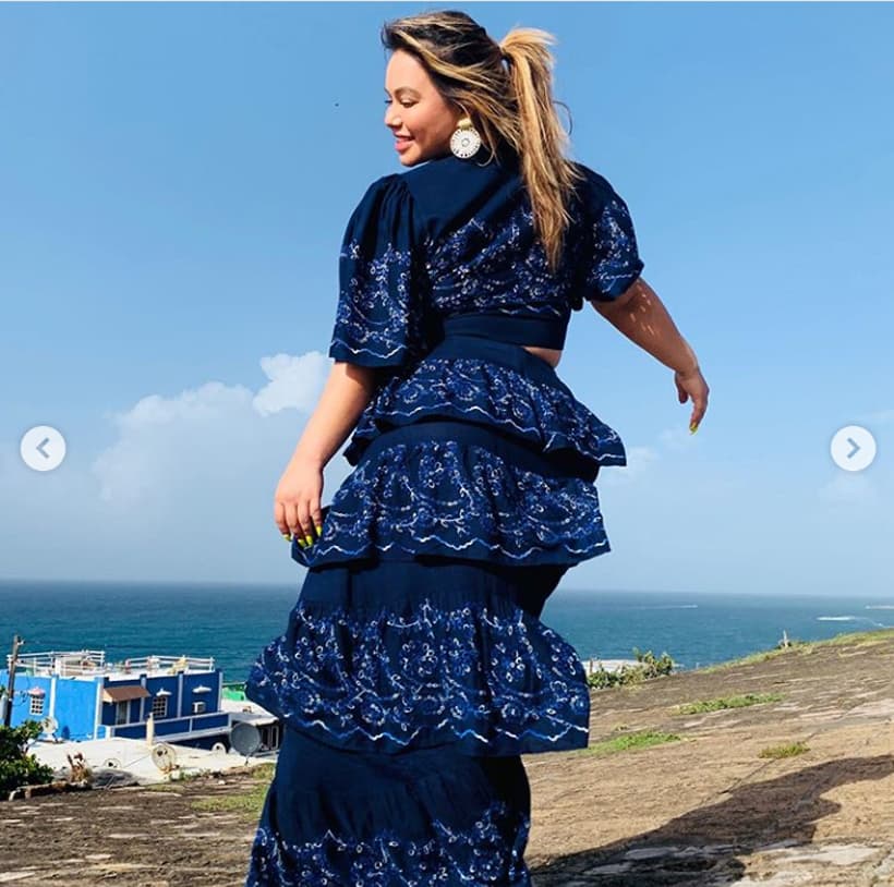 “¡#PuertoRico me enamoraste!”, escribió la cantante en su publicación en la que aparece con un conjunto azul de dos piezas.