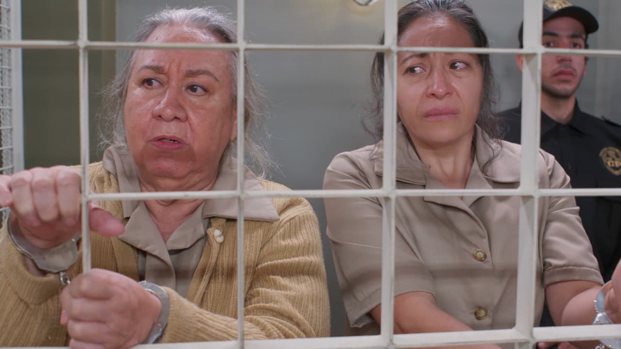 'Nieves' y 'Griselda', quienes también terminaron en prisión, revelaron que 'Lisandro' les pagó para hacerse pasar por 'Caridad' y denunciar a 'Arturo Valencia' de un crimen que no cometió.