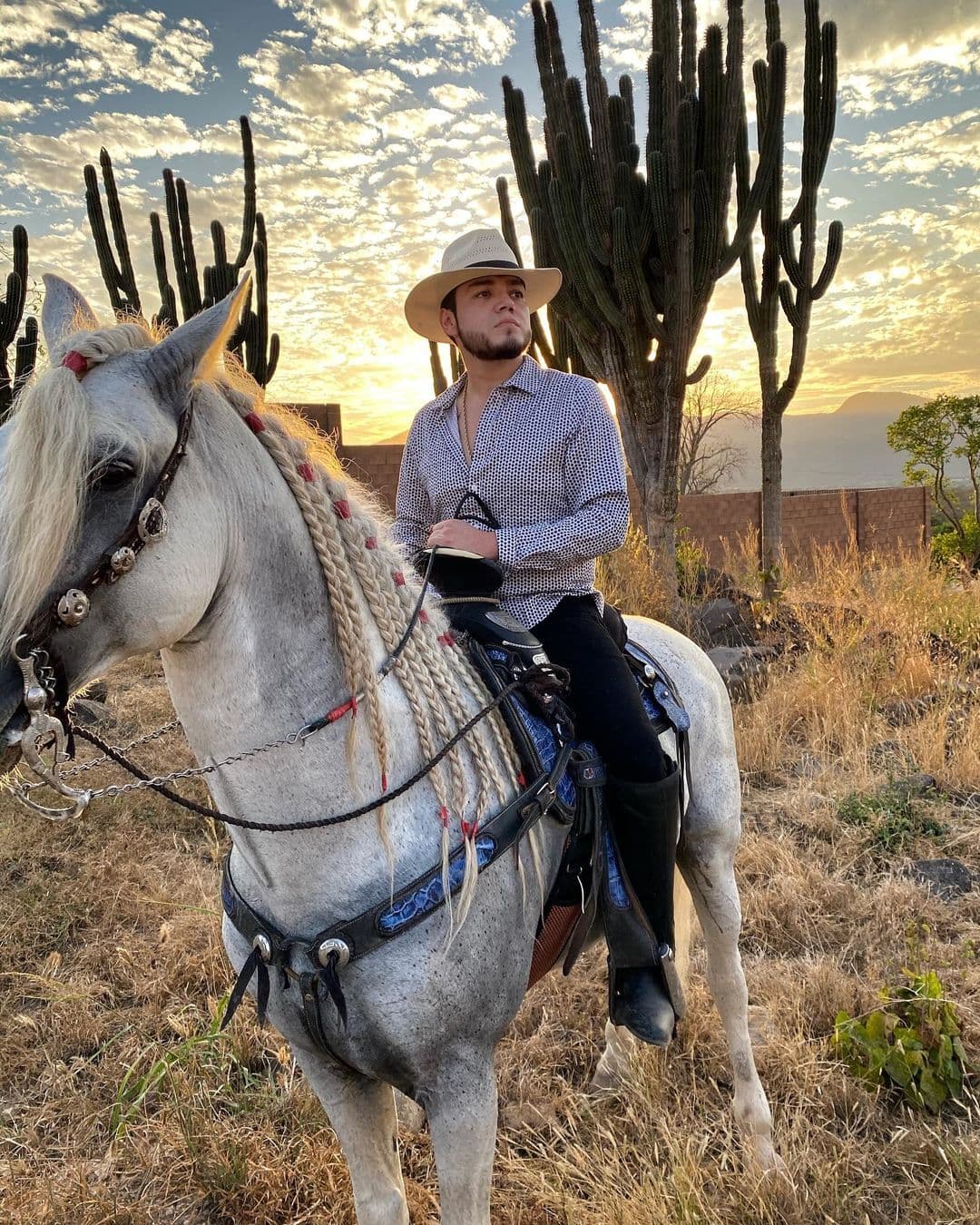 Lenin Ramírez, quien es originario de Mazatlán, Sinaloa, mostrará su más reciente colaboración con una de las agrupaciones más importantes del regional mexicano, Grupo Firme, al lado de la cual cantará ‘Ya No Vuelvo Contigo’.
