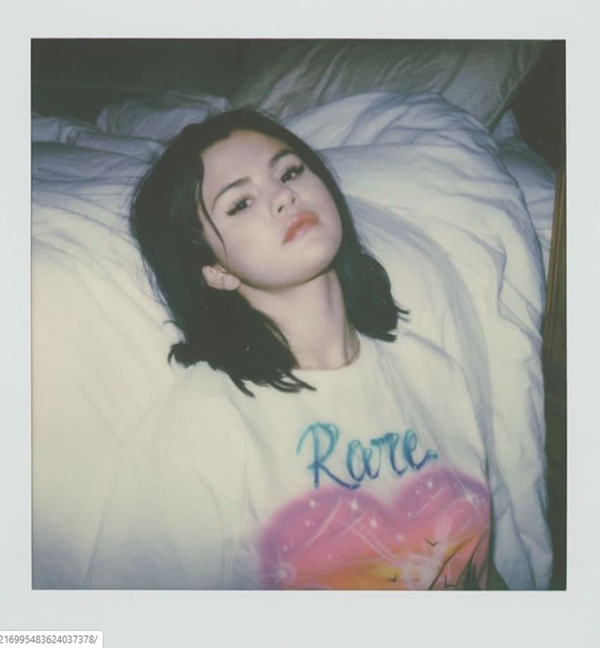 Selena Gomez comenzó este año con el pie derecho con el lanzamiento de su disco ‘Rare’, además de presumir su nuevo look long bob con fleco.