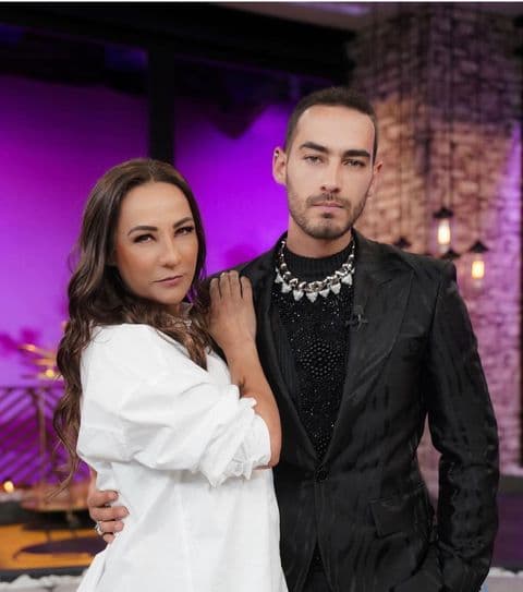 Consuelo Duval presume a su guapo hijo Michel Duval; la llaman suegra