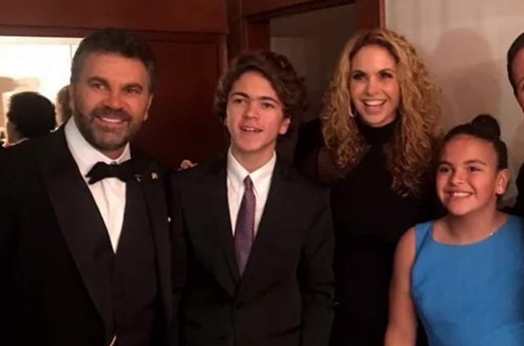 Como pocas veces, Lucero publica foto con sus hijos y fans enloquecen: ‘Pronto te dirán suegra’