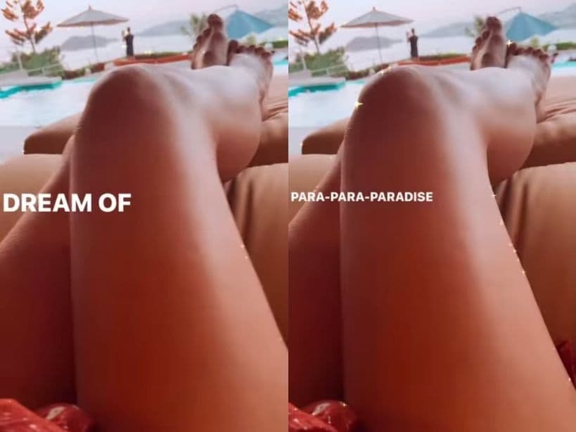 Andrea Legarreta presume sus tonificadas y bronceadas piernas.