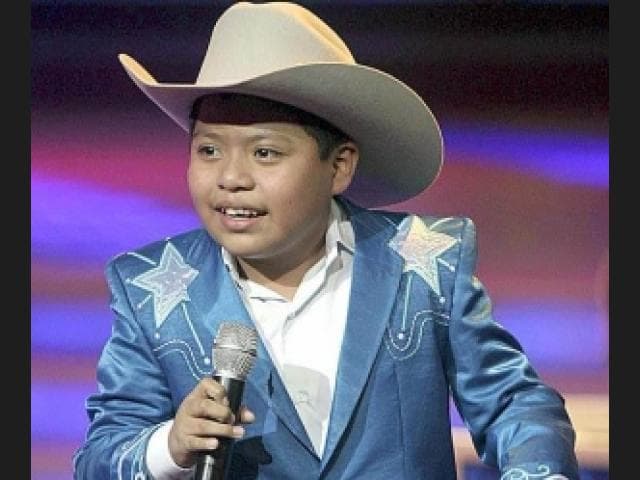 Miguel Ángel tenía 12 años cuando llegó desde Oaxaca al escenario de Pequeños Gigantes, su inigualable voz y sentimiento al interpretar lograron que junto a su equipo se coronaran como ganadores de la emisión.