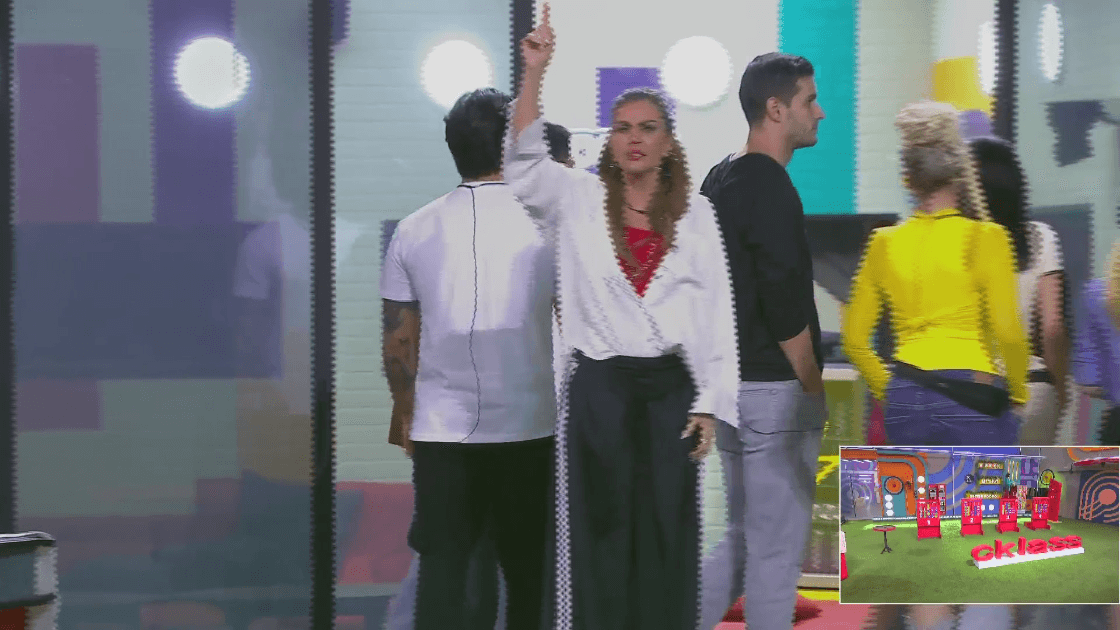 Sabine le reclama a La Jefa