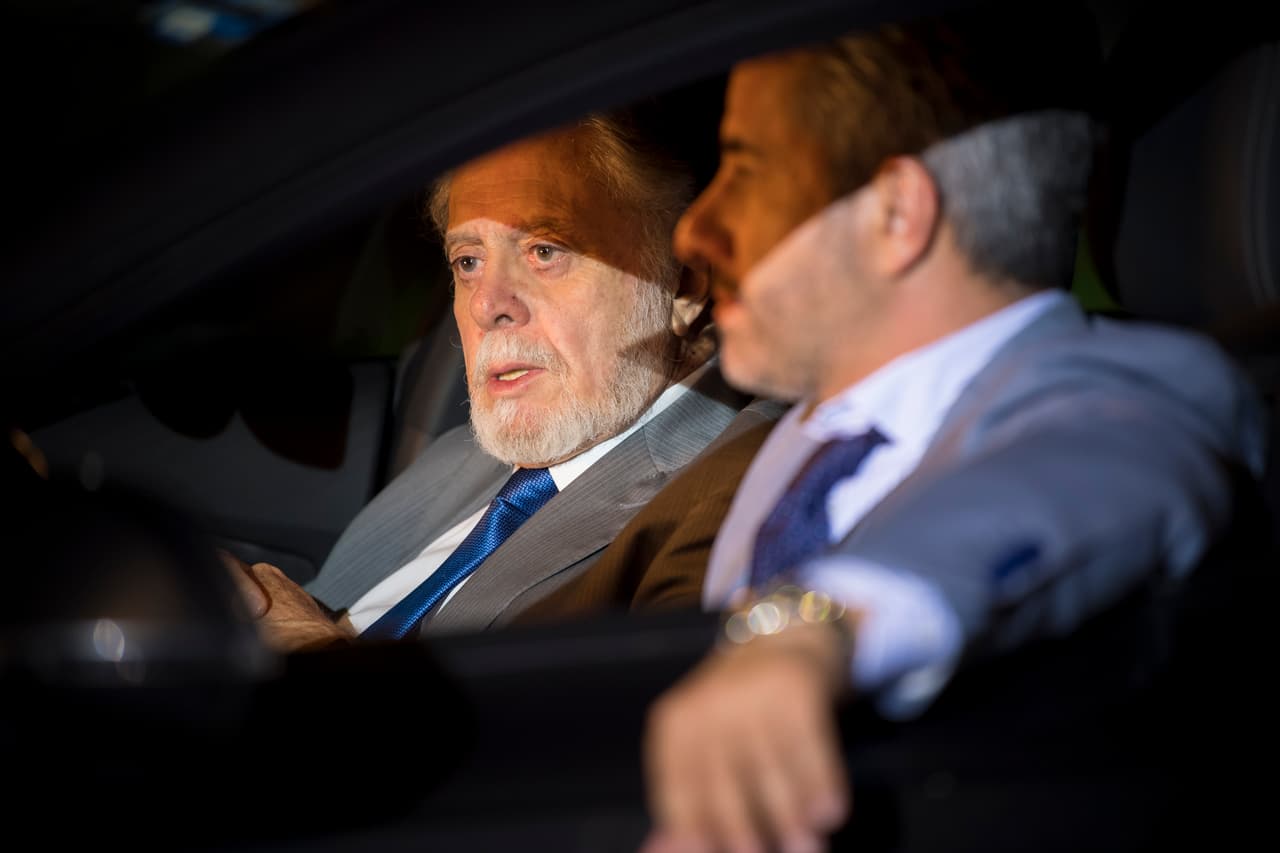 Alan le insiste a Téllez que ya deje de chantajearlo, pero el otro quiere sacar más tajada de su secreto.
