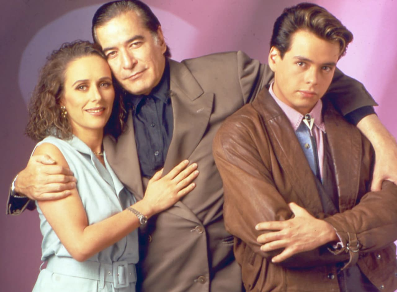 Luz María Jerez encarnó a ‘Alejandra Montegarza’, una mujer que siempre estuvo enamorada de ‘Johnny’, pero cuando se enteró que había elegido a ‘Ana María’ para casarse, intentó asesinarlo para que no estuviera con nadie, provocando la muerte de alguien más.
