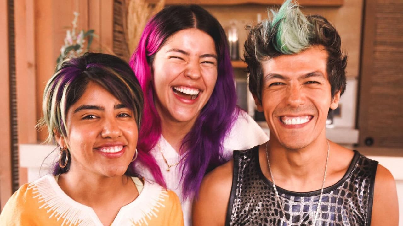 Los Polinesios son un trío de hermanos que comenzaron su carrera en Youtube en 2012.