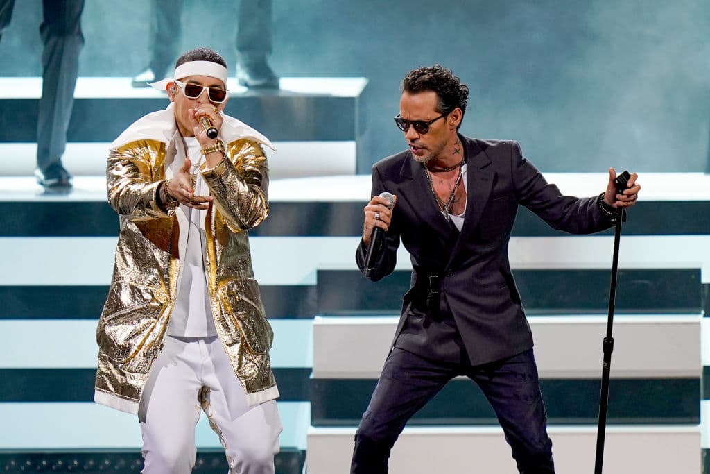 Uno de los momentos más esperados y aplaudidos de la noche fue este en que Marc Anthony y Daddy Yankee subieron juntos por primera vez al escenario para cantar: 'De vuelta, pa' la vuelta'.
