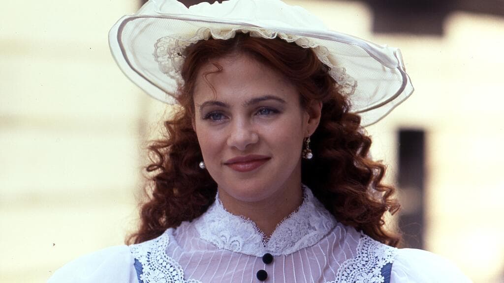 En 1995 protagonizó "Alondra" bajo la producción de Carla Estrada. La última telenovela que hizo fue "Isabella" en 1999.