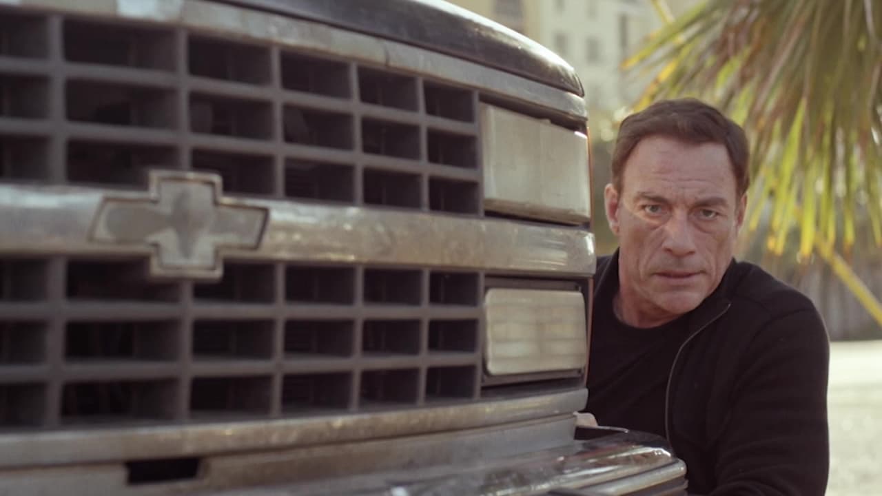 Jean-Claude Van Damme mantiene una relación poco convencional en 'Aguas Profundas'