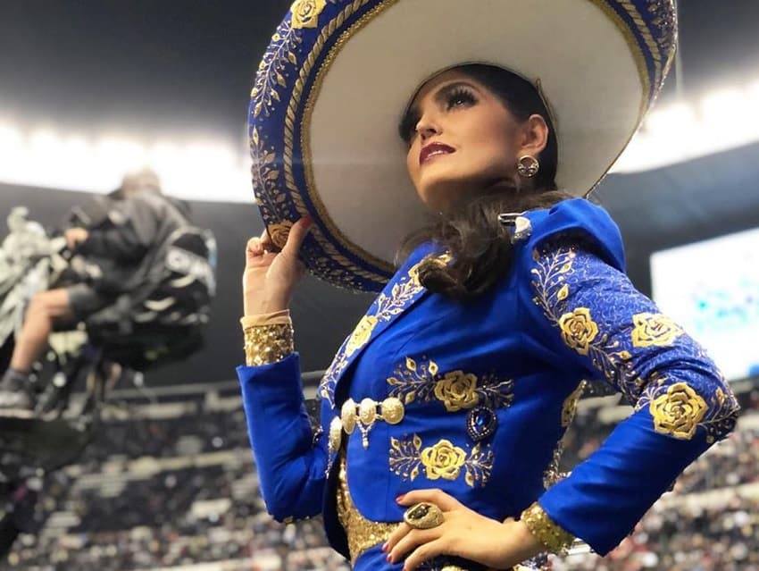 Ana Bárbara se vuelve a equivocar al entonar el Himno Nacional Mexicano y le llueven críticas