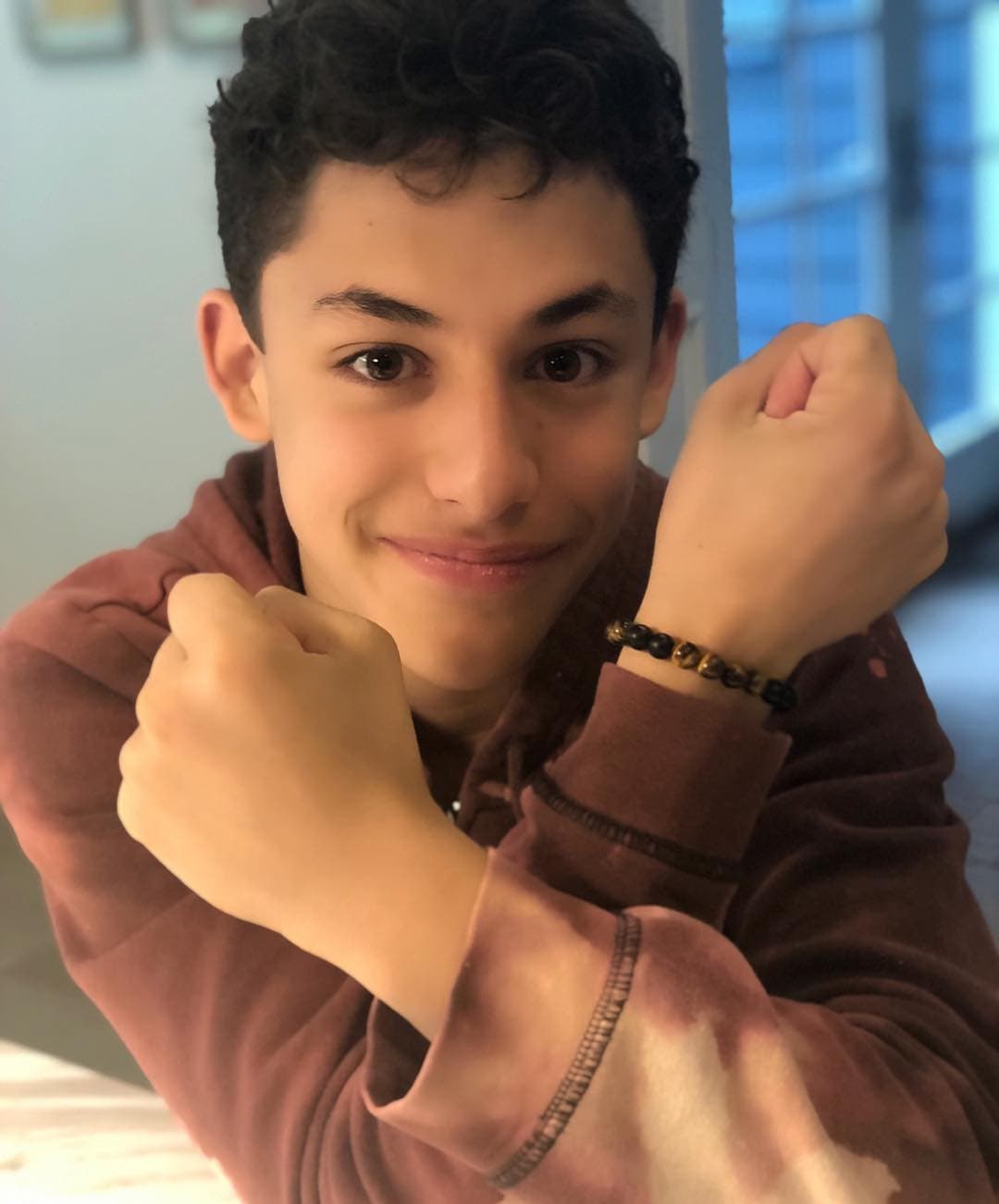 Emiliano Chaparro es el segundo hijo del conductor. El joven tiene 14 años.