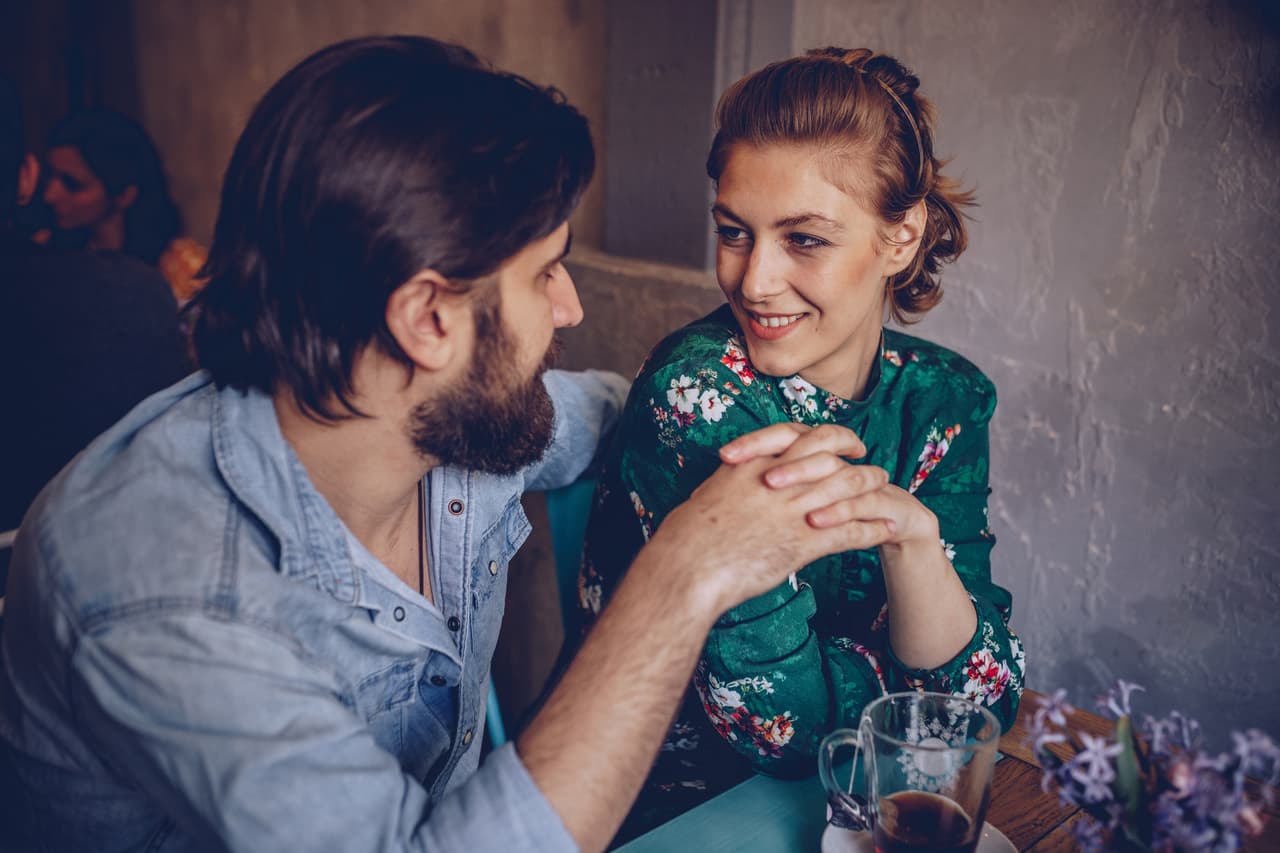 Cuatro señales físicas que revelan que un hombre está excitado