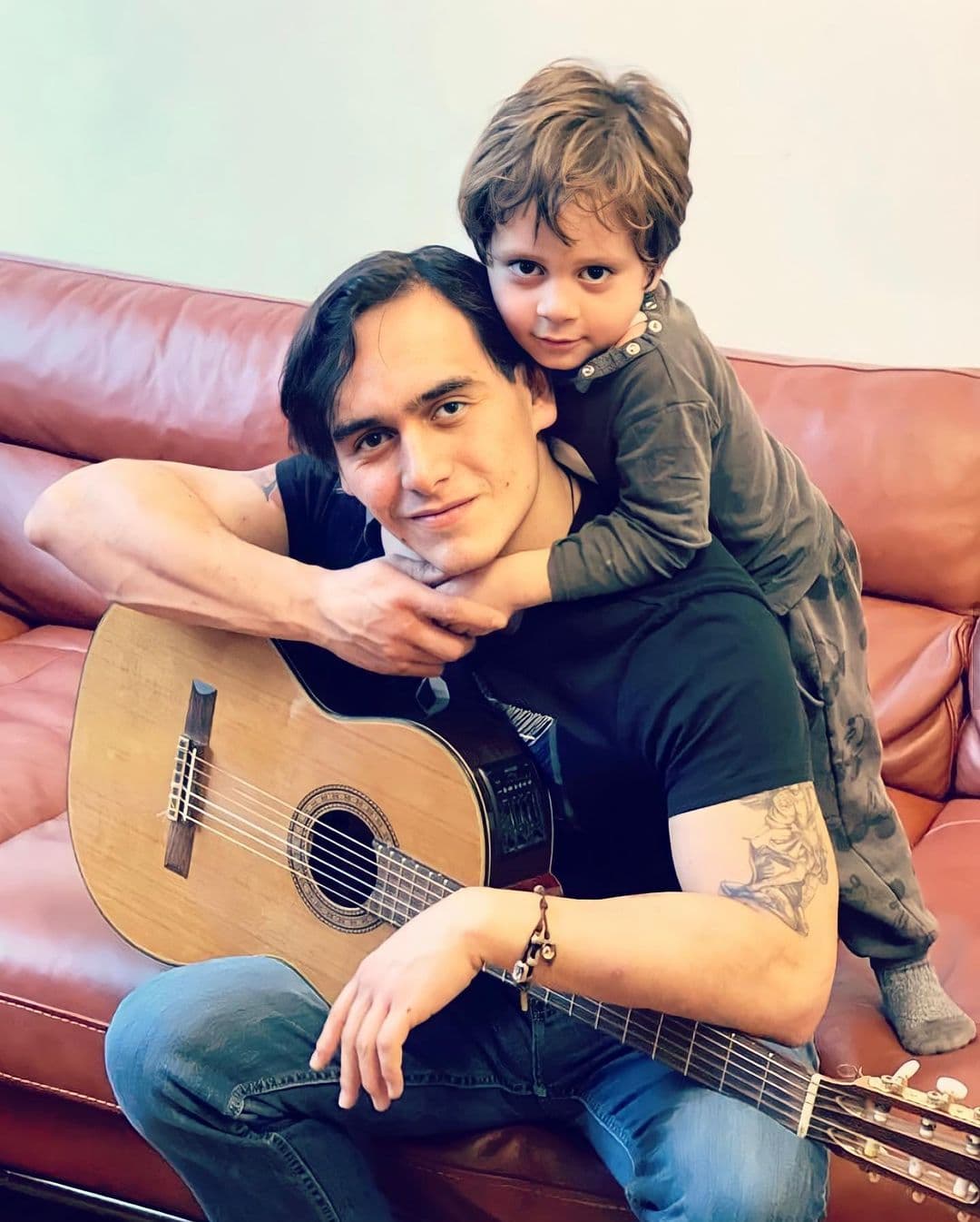 Hijo de Julián Figueroa estremece al decirle adiós a su papá