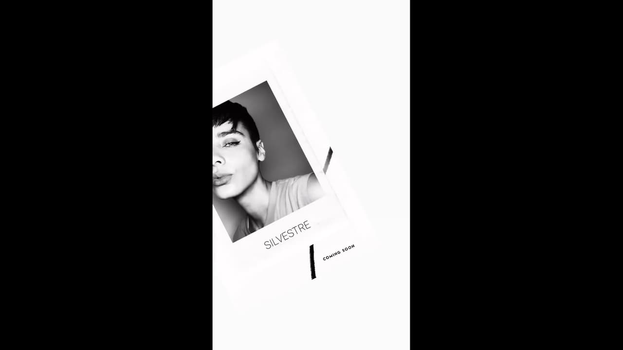 Esmeralda Pimentel cortó de nueva cuenta su cabellera, volviéndose tendencia en redes sociales