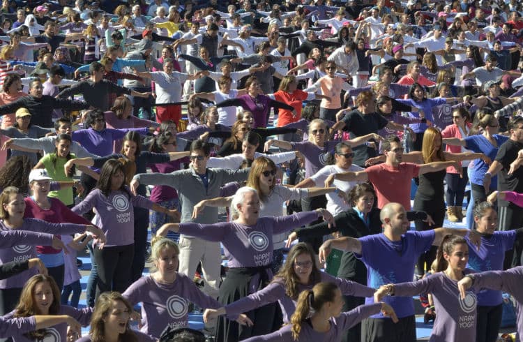 El Naam Yoga purifica la energía de la CDMX desde el Zócalo