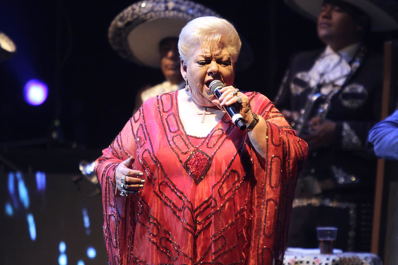 Reportan que Paquita la del Barrio está hospitalizada en estado "bastante grave"