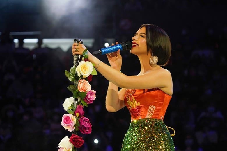 Doble de Ángela Aguilar causa revuelo en redes
