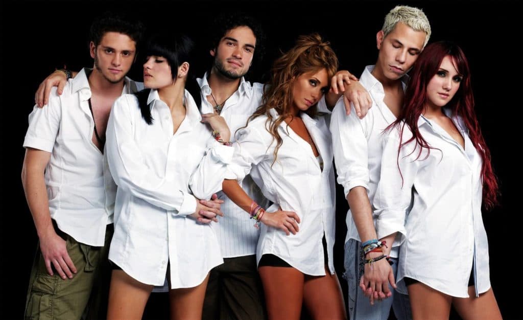 Conoce a la fan que dejó todo para seguir a exRBD en México