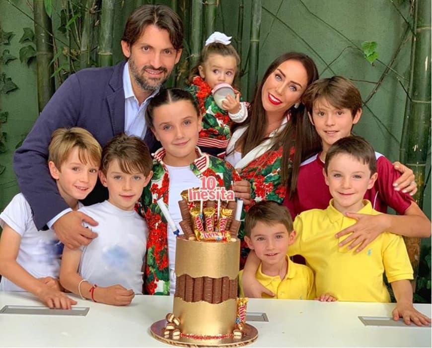 Inés Gómez Mont disfruta al máximo su etapa como madre de Inésita, Diego, Javier, Bruno, Bosco y María, además de Mayito, el hijo de su esposo, quienes son su motor para salir adelante a pesar de las adversidades.