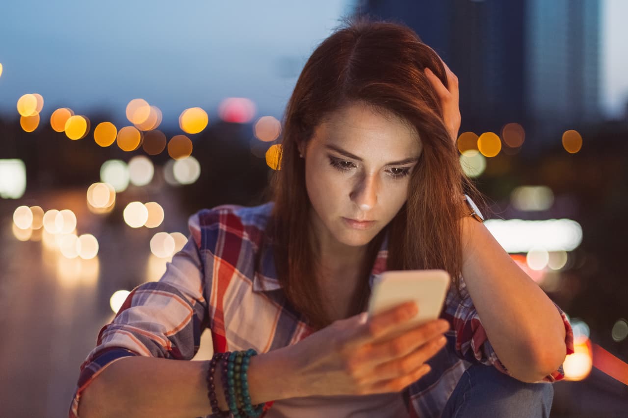 ¿Cómo identificar el perfil de un acosador en redes sociales?