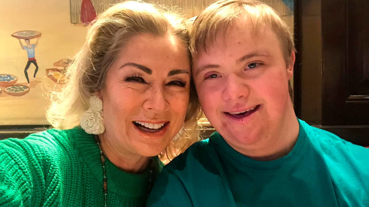 Leticia Calderón cumplió uno de los sueños de su hijo Luciano: llevarlo a un ‘table dance’