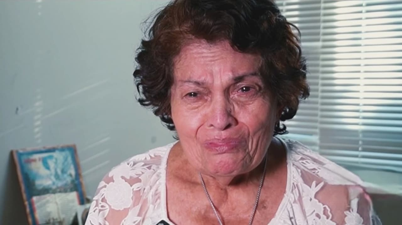 “No quiero morir aquí”, tras 45 años en EEUU y obtener ciudadanía, salvadoreña vuelve a su país