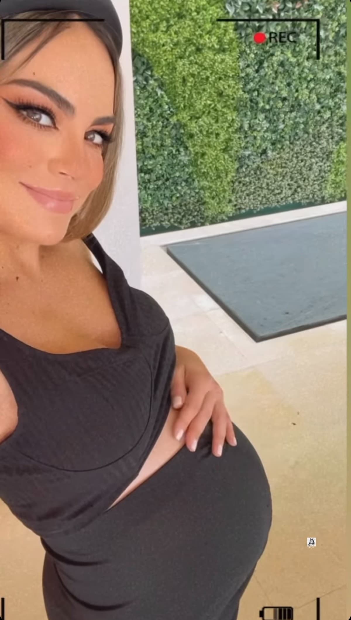 Ya con casi seis meses de embarazo, la protagonista de ‘La Tempestad’ comenzó a decorar la habitación de su bebé y hasta presumir los primeros regalos para la pequeña.