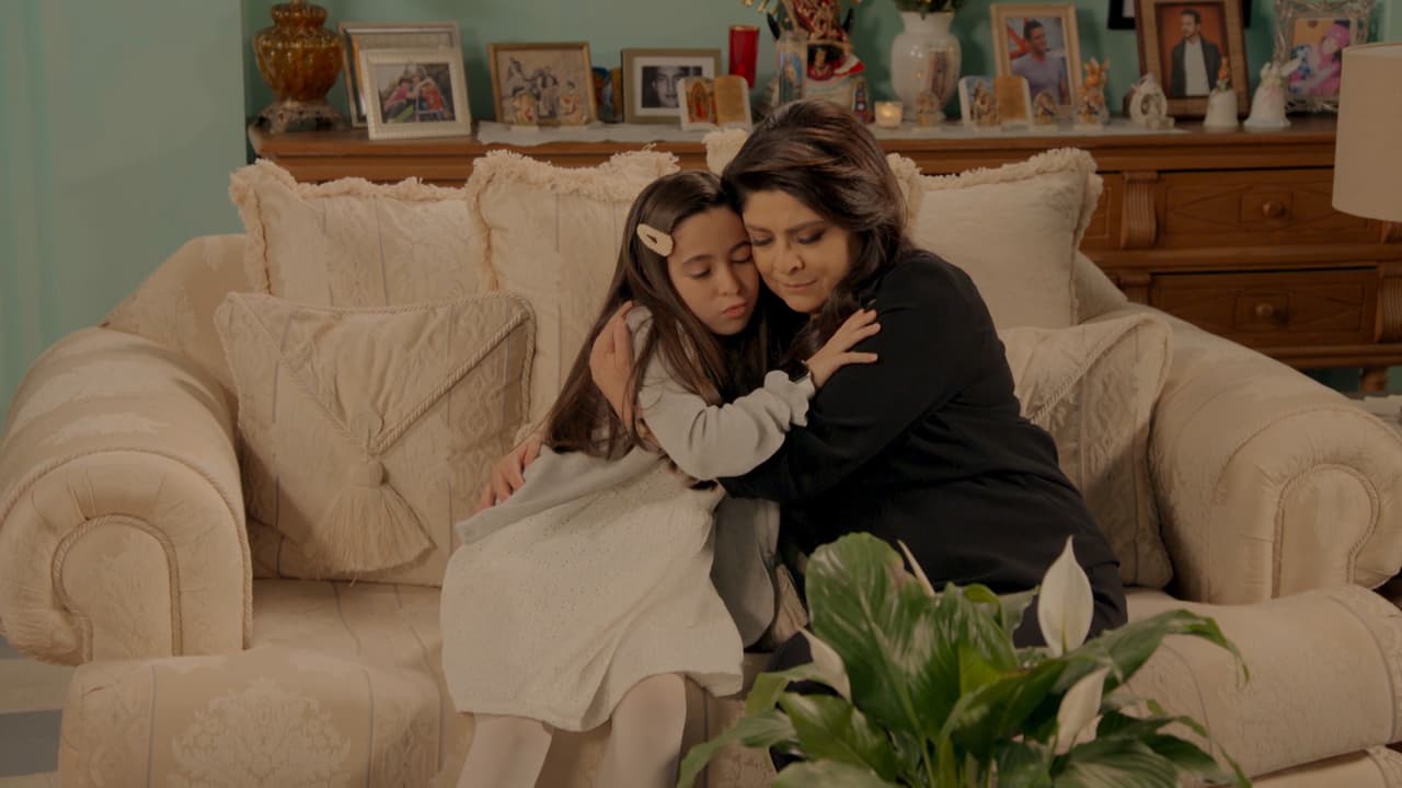 'Petita' y la dulce escena con 'Refugio' en 'Corona de Lágrimas' 2.