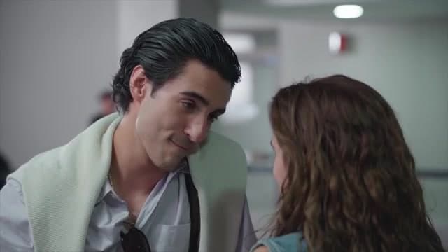 Saúl le propone un trío a Julia con su prima