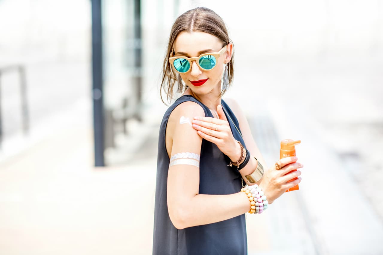 Piel: Exponerse por periodos largos al sol podría provocar cáncer de piel. Protégela usando protector solar. ¡Pon especial cuidado en el rostro!