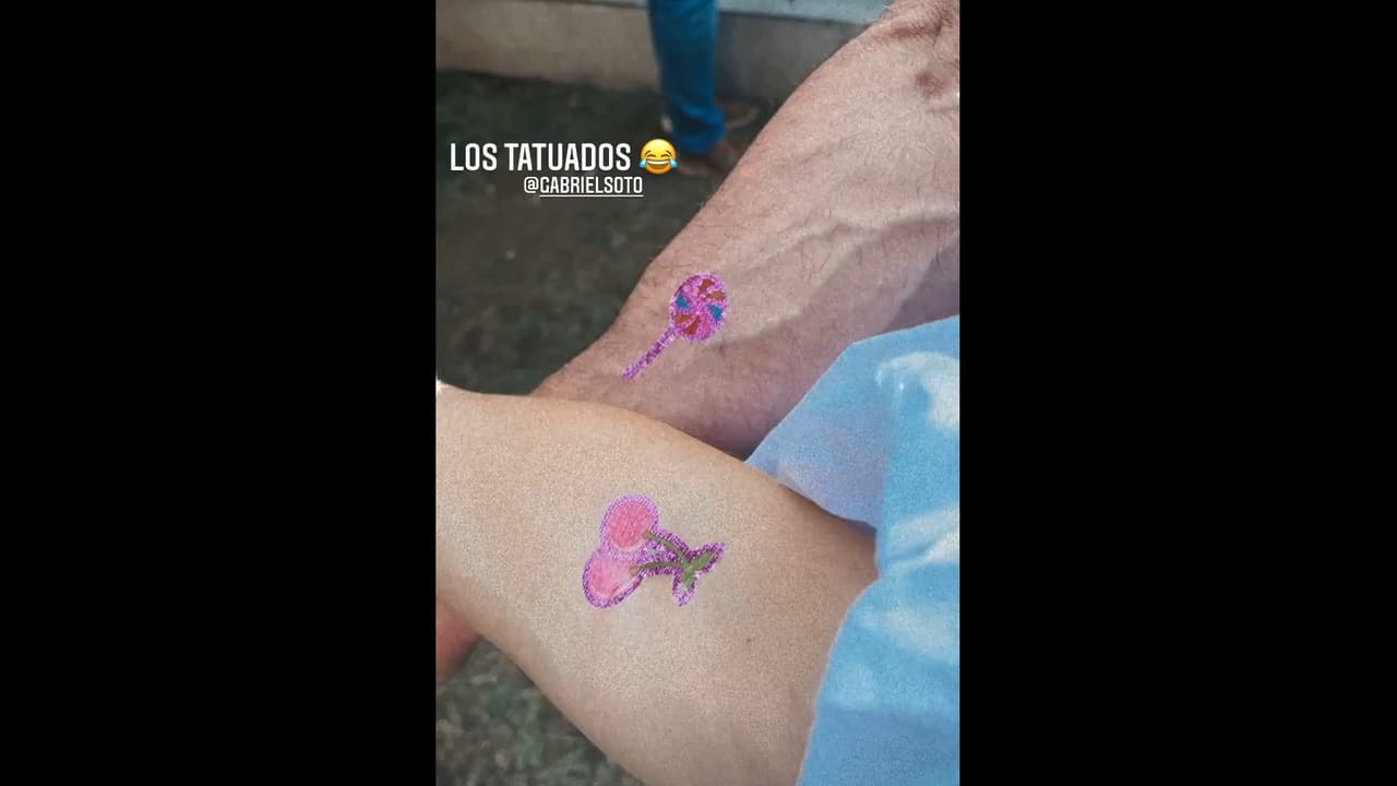 Además detalló que durante la fiesta, ella y Gabriel Soto se pusieron tiernos tatuajes en el antebrazo, en forma de paleta de caramelo y cerezas.