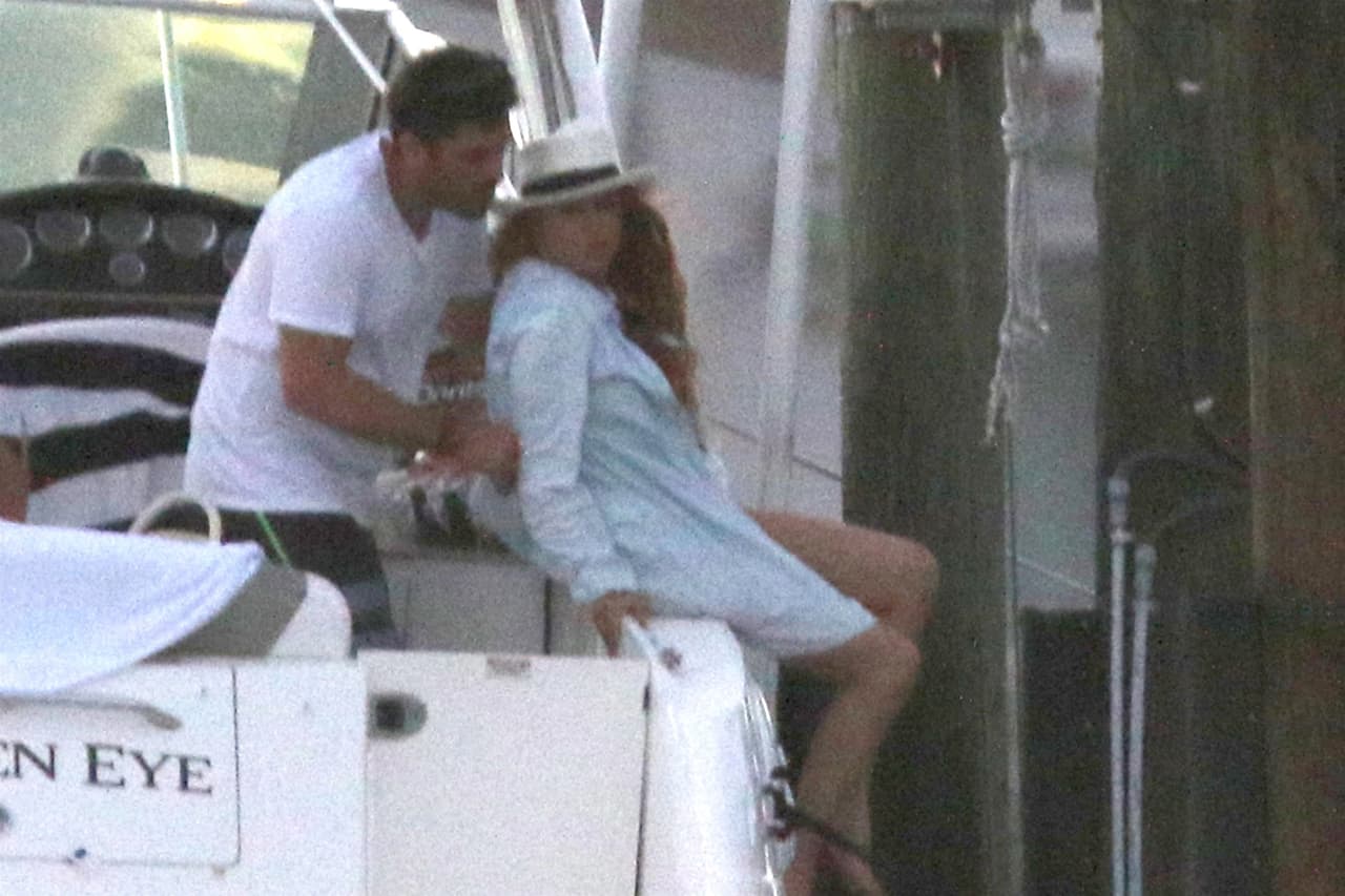 Aseguran que el nuevo novio de la estrella ya convive con los pequeños Eros y Andrea.