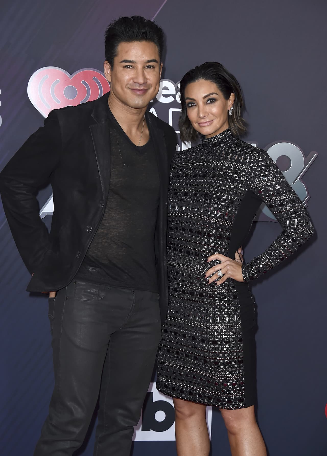 Mario Lopez y Courtney Mazza celebraron su boda en 2012 y los internautas han señalado que comparten varios rasgos físicos como el color de su piel y la forma de la cara.
