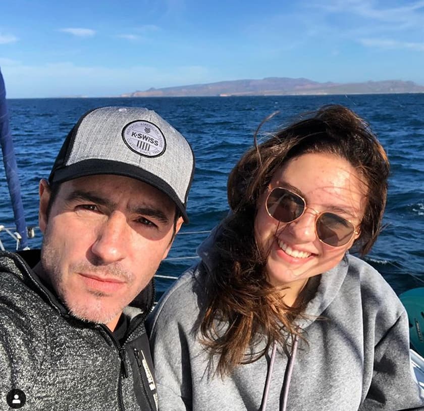 Mauricio Ochmann disfruta de unas vacaciones con su hija mayor