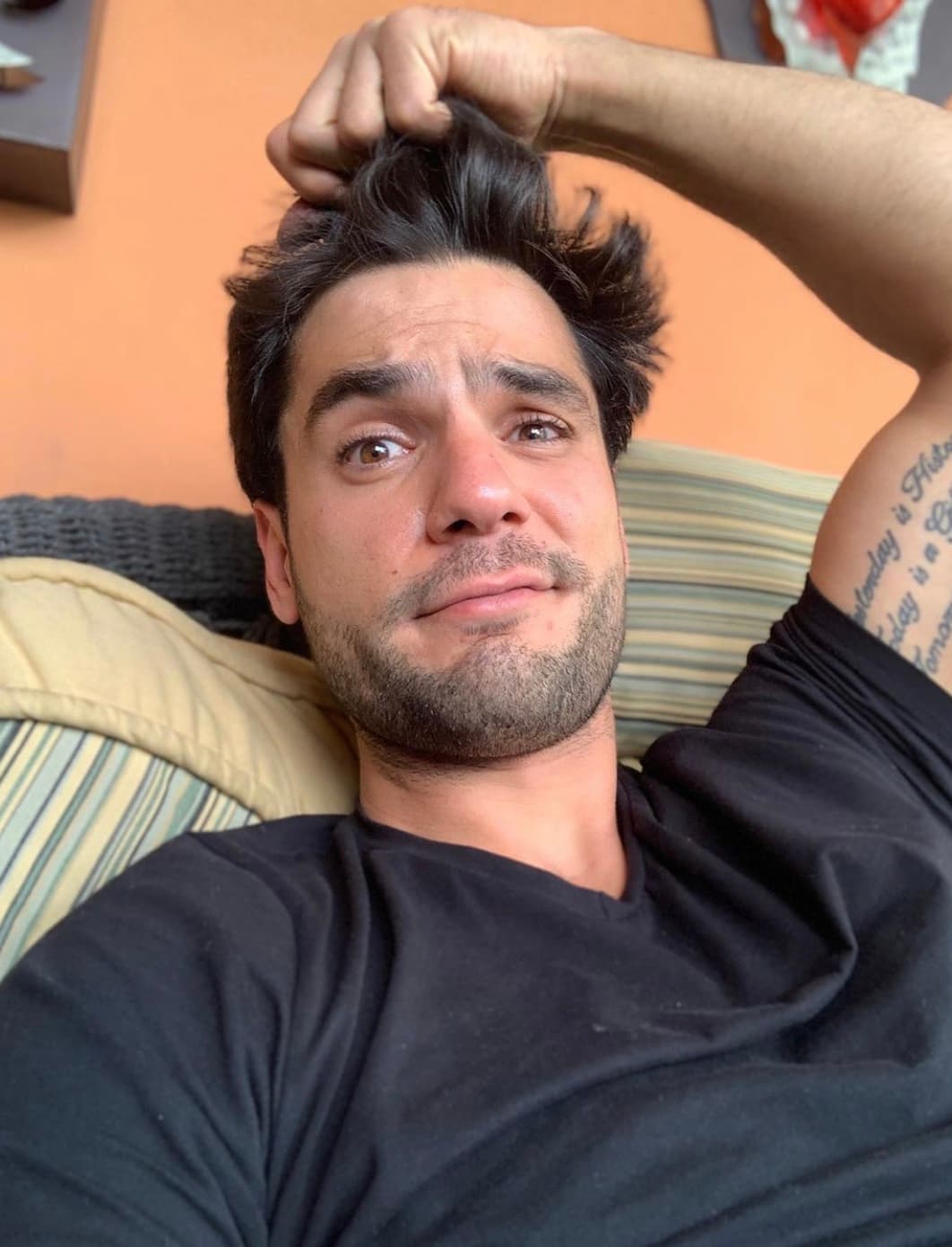 Además, antes de dedicarse de lleno a su carrera como actor, Alemán fue conductor de varios programas en su natal Monterrey.