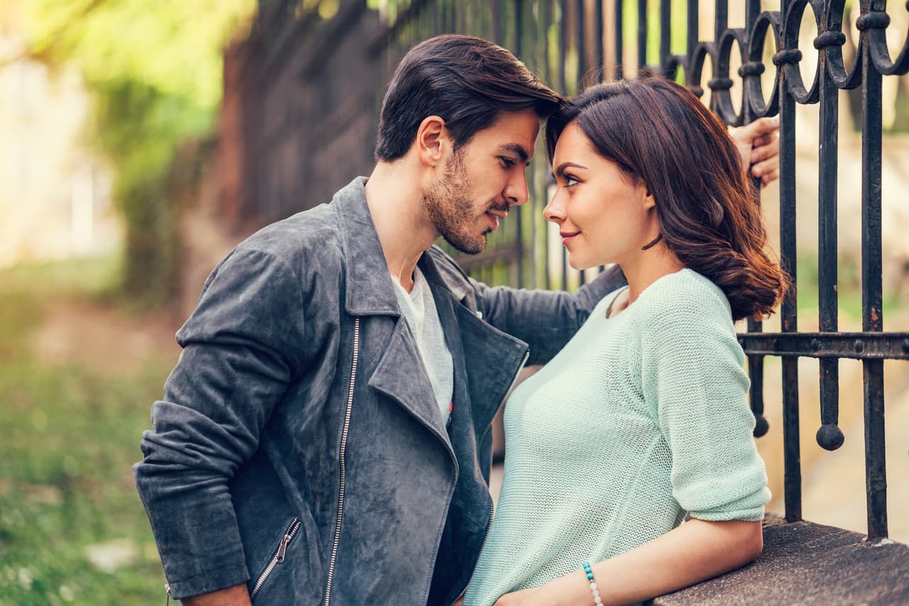 Detalles que los hombres notan cuando les gusta mucho una mujer