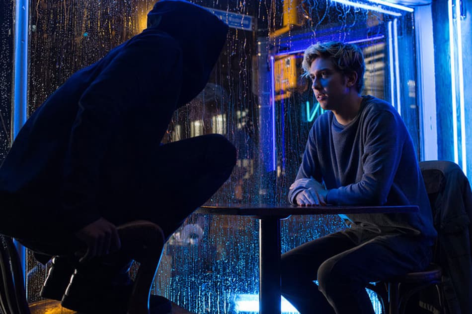 Esta película narra la historia de “Light Turner”, un estudiante de preparatoria que encuentra una libreta con la leyenda ‘Death Note’ en su portada