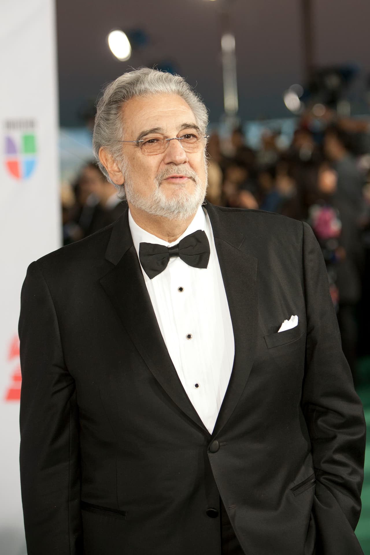 Plácido Domingo anuncia que dio positivo en prueba de COVID-19