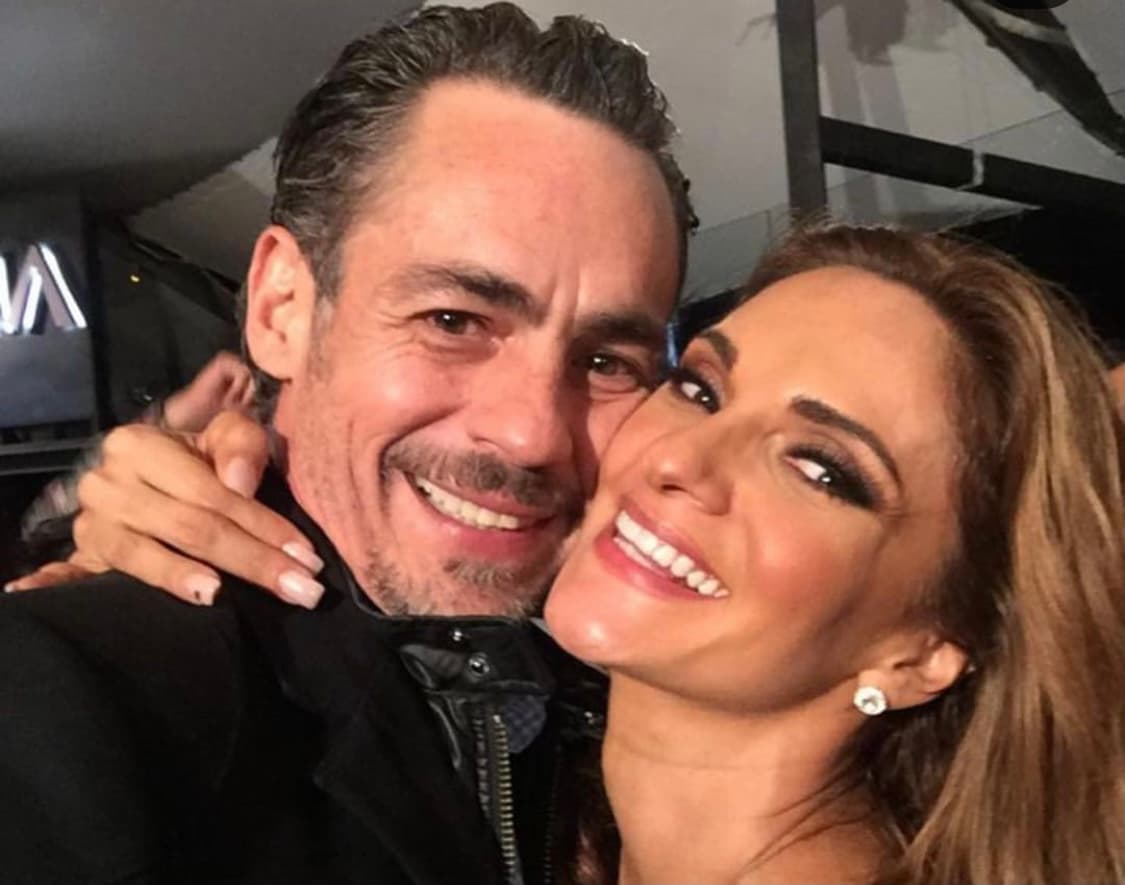 El actor, quien el pasado jueves 12 de noviembre cumplió 50 años de edad, continúa actuando en diferentes proyectos como 'Amor S.O.S', el cual puede disfrutarse por plataformas digitales.