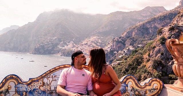 Así transcurrieron los meses del embarazo de Kohan, e incluso días antes del nacimiento del pequeño en Londres, Inglaterra, la pareja seguía viajando.