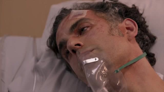 Alonso le declara su amor a Cristina y muere