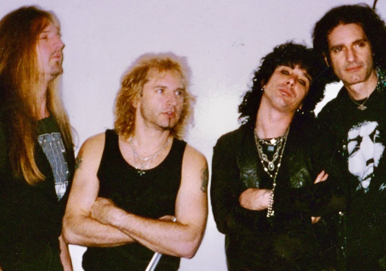 Muere ex integrante de la banda KISS, en un trágico accidente automovilístico. Esto se sabe 