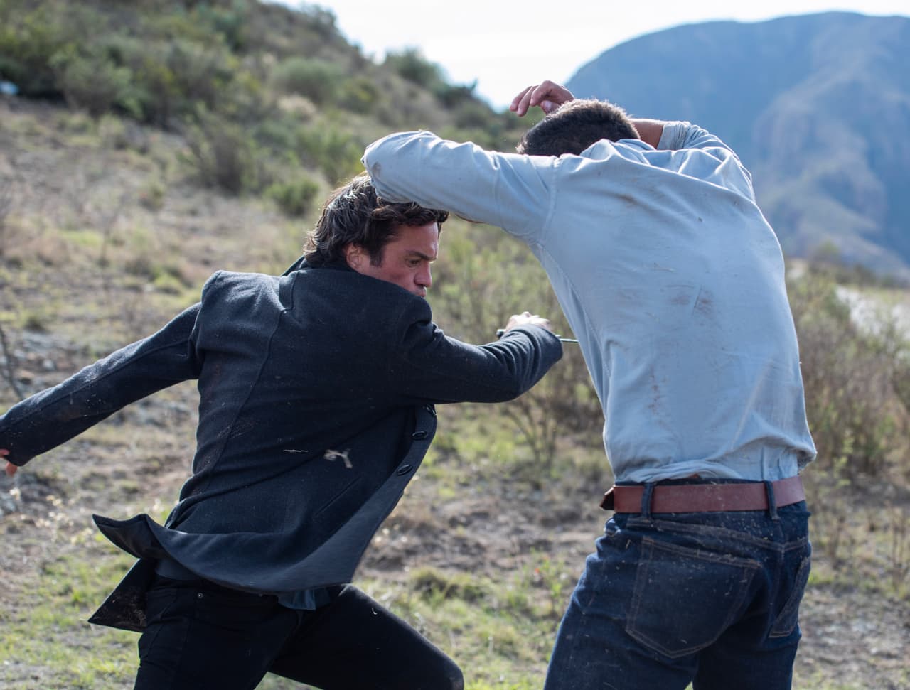 Kuno Becker ensaya la fuerte pelea con el doble.