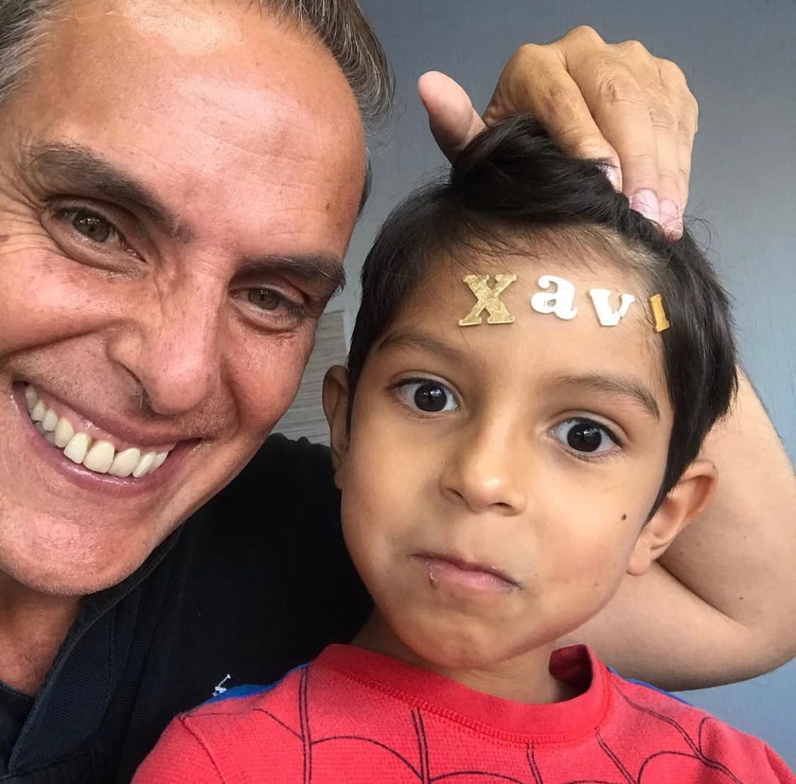En cuanto a su vida privada, Ortiz contrajo matrimonio, luego de tres años de noviazgo, con Carisa de León, quien es la madre de su hijo Xavier. No obstante, en 2018 anunció su separación.